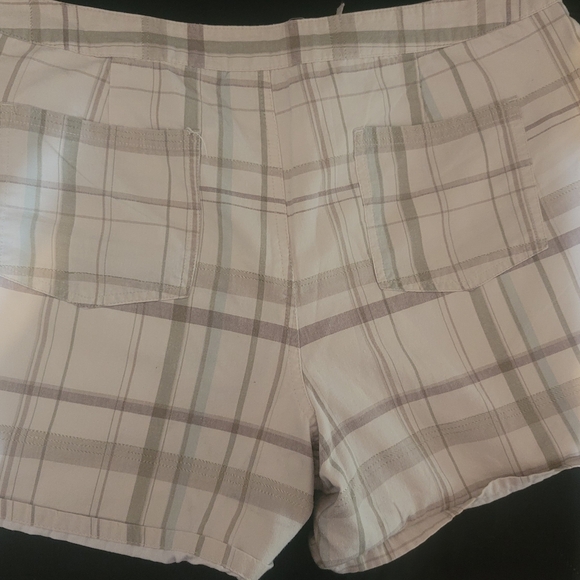 Women's size 16 Allison Brittney light brown plaid high waisted shorts. - Picture 3 of 7